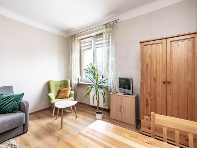 Polecam kawalerkę 27 m² z widokiem na Łazienki Królewskie