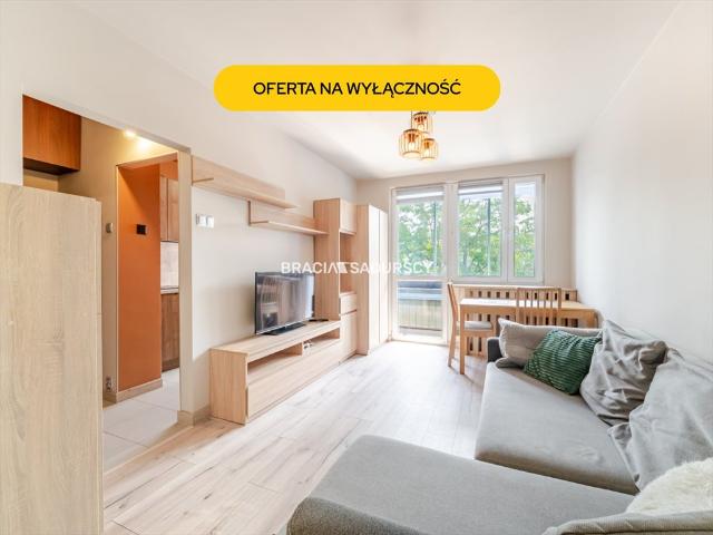 Kawalerka 28,8 m² z balkonem odświeżona w 2023 r