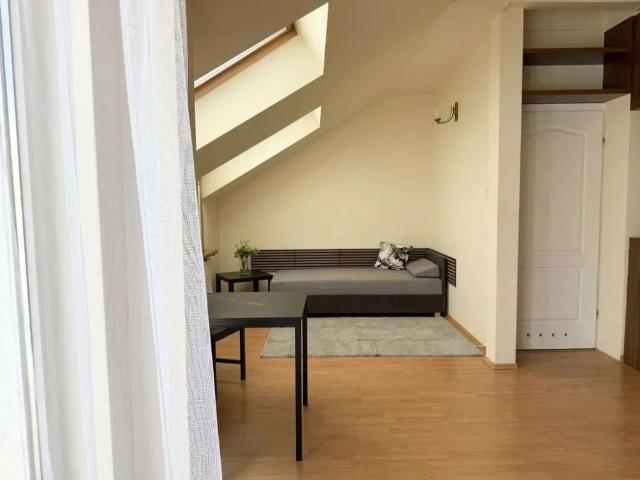 Kawalerka 28 m², bardzo wysokie, 4. piętro, studio