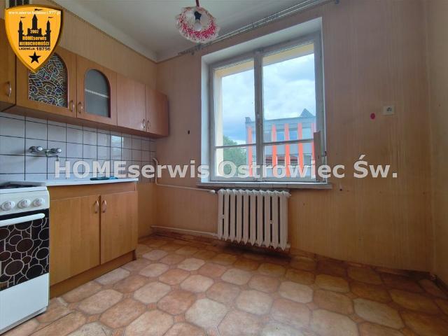 Kawalerka do remontu 33,39 m² w centrum Ostrowca Świętokrzyskiego
