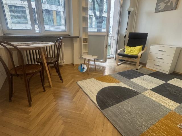 Kawalerka po remoncie, blisko metra, idealna na wynajem