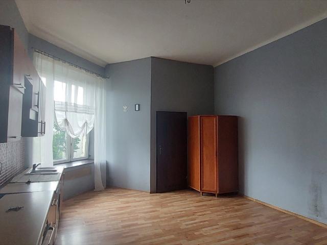 Sprzedam kawalerkę 35 m² w kamienicy, bez gazu, atrakcyjna cena