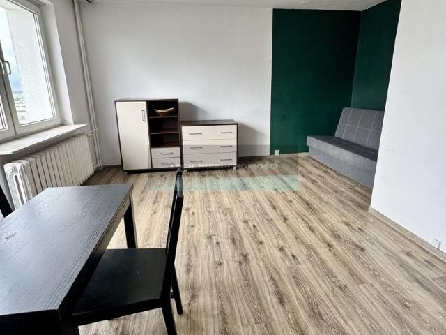 Kawalerka z oddzielną kuchnią, balkonem polecam!