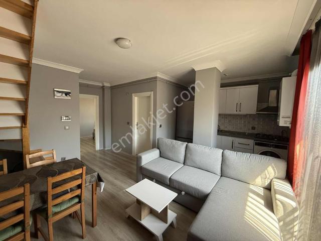 Kayışdağ Mah.y Tepe Ünv 300 Metre 1+1.4 Kat Ful Eşyalı 40m2