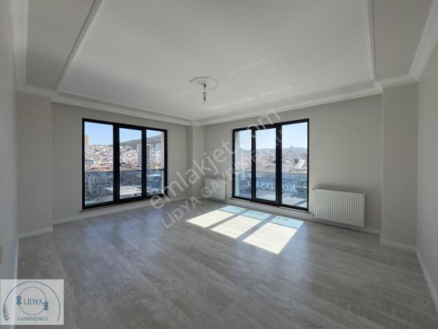 Kayışdağı Mh. Butik Sitede 9.kat Manzaralı Geniş Otoparklı 2+1