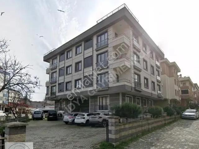Kayışdağı Mh. Otoparklı Ara Kat Balkonlu Eşyasız Geniş 2+1