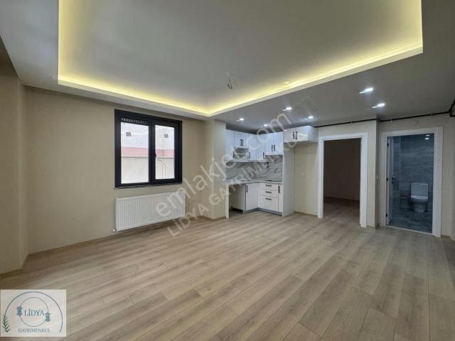 Kayışdağı Mh. Sıfır Bina Teslime Hazır Arakat Geniş Balkonlu 1+1