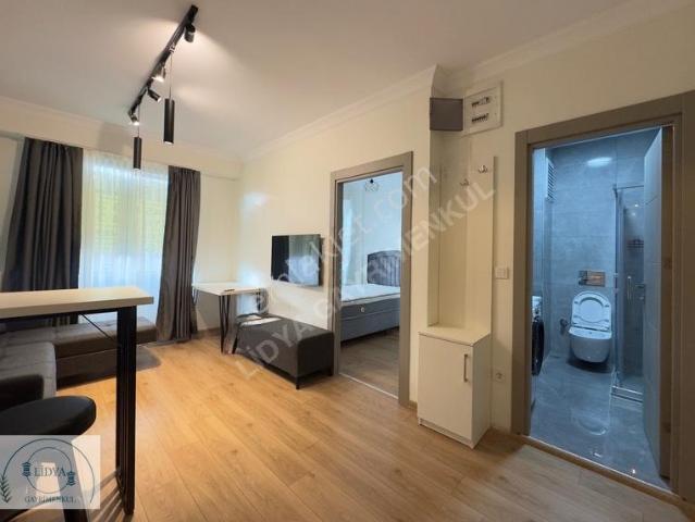 Kayışdağı Mh. Yeni Binada Lüx Eşyalı Ara Kat Geniş 1+1