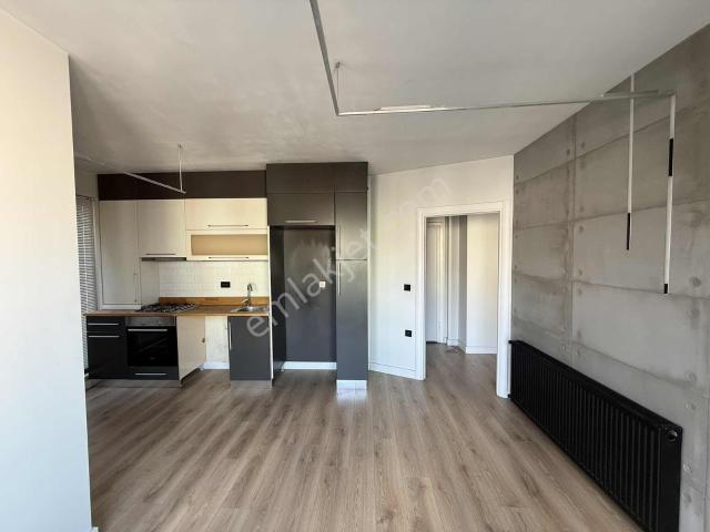 Kayışdağı Nasır Cad 2+1 Açık Mutfak Balkonlu 65 M2.3 Kat