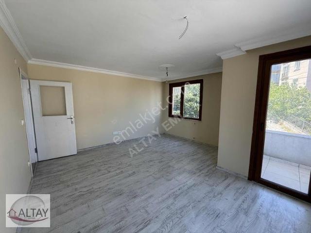Kayışdağı Sondurak Hediye Sokak 3 Kat 2+1.80m2 Balkonlu