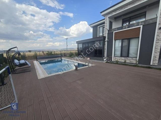 Kayı Mahallesi'nde Havuzlu Full Eşyalı Yapılı Satılık 4+1 Villa