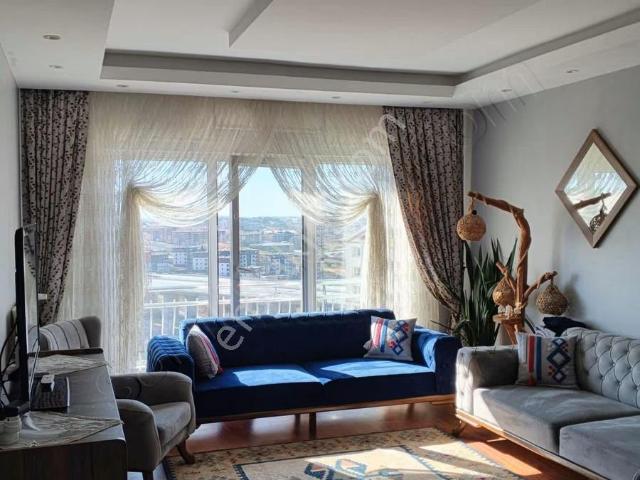 Kayaşehir 15. Bölge Satılık 3+1 Daire Arakat 118 M2 Tadilatlı