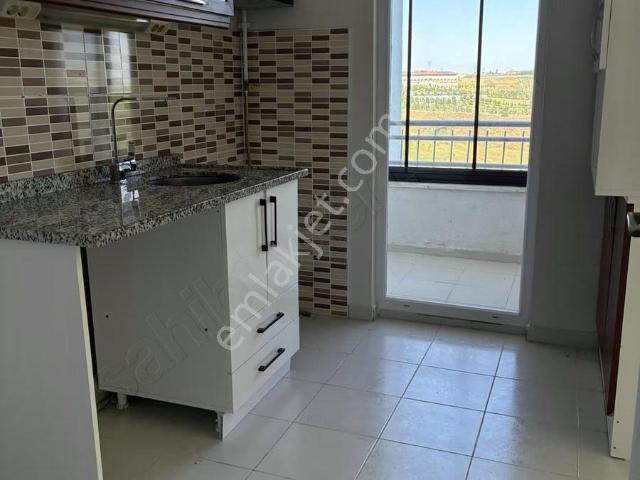 Kayaşehir 20.bölgede Boyalı Boş Kiralık 2+1 Daire Metro Yanında