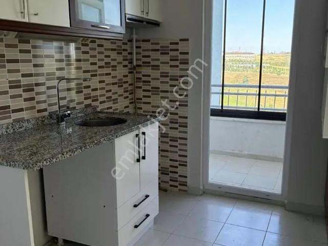 Kayaşehir 20. Bölgede Satılık Fırsat Boş 2+1 Daire Metro Yanında