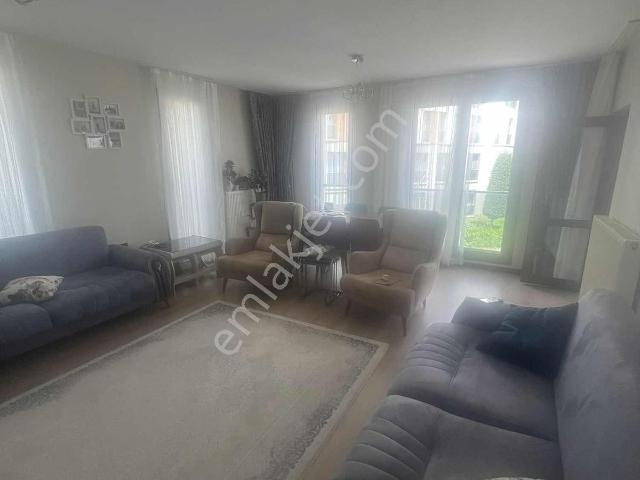 Kayaşehir 24.bölge Çamlıbahçe'de Kiralık Boş 3+1 Daire