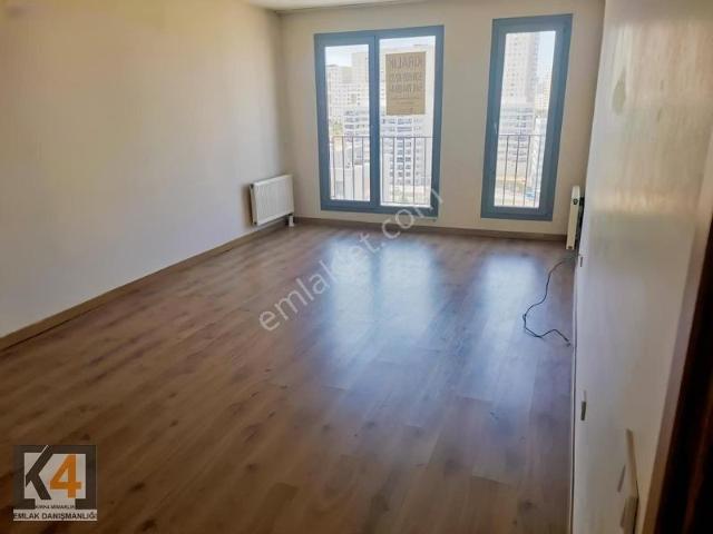 Kayaşehir 24. Bölge Kiralık Daire 3+1 Çarşı İçerisinde