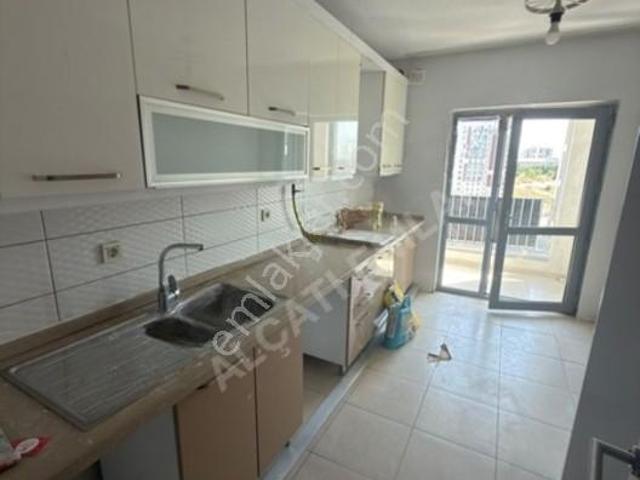 Kayaşehir 24.bölgede Satılık 3+1 Ebeveyn Banyolu Daire