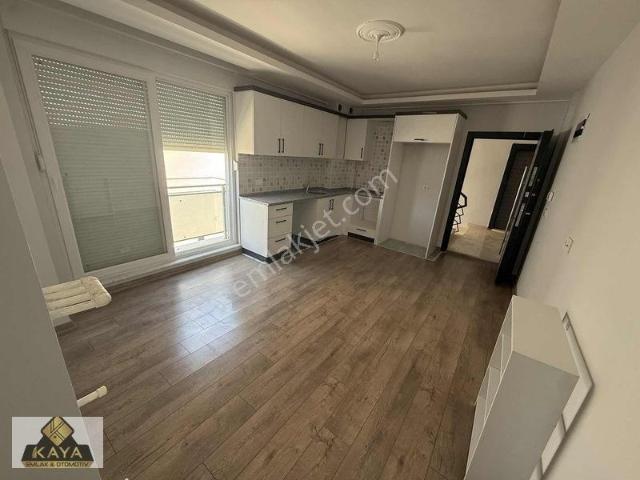 Kaya Emlaktan Bilim Üniye Yakın 1. Katta 1+1 15.000 40 M2