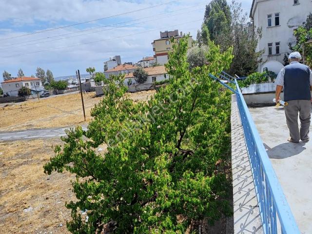 Kayabaşında Kombili İki Katlı Bakımlı Müstakil Ev