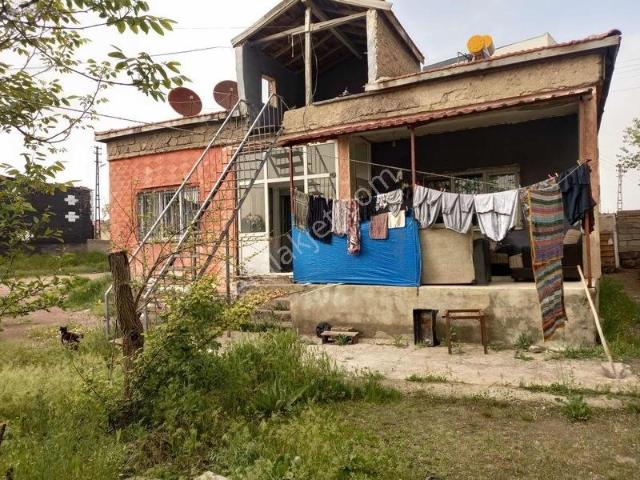 Kayabaşında Yatırımlık Süper Konumda 800m2 Arsalı Müstakil