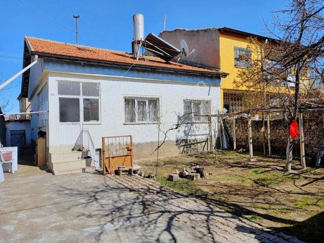 Kayabaşında 275m2 Arsalı Bakımlı Müstakil