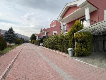 Kayadibi Villaları 2'de Şehrin Gürültüsünden Uzak Satılık Villa