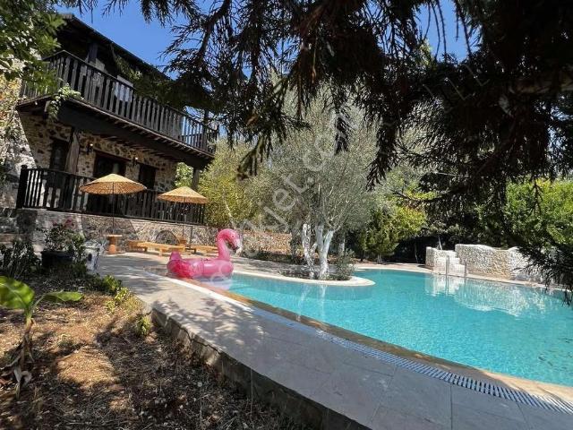 Kayaköy'de Müstakil Havuzlu Taş Villa