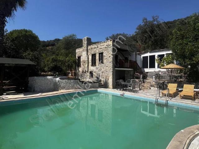 Kayaköy'de Uzun Dönem Kiralık Müstalil Havuzlu Taş Villa