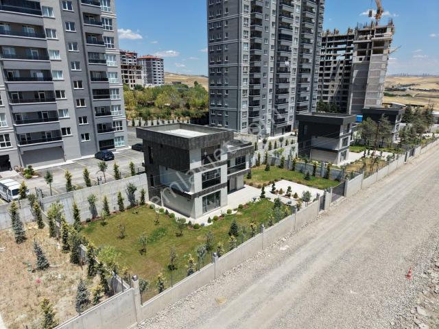 Kayalar Sky Fırsat 5+1 Oturuma Hazır Lüks Villa