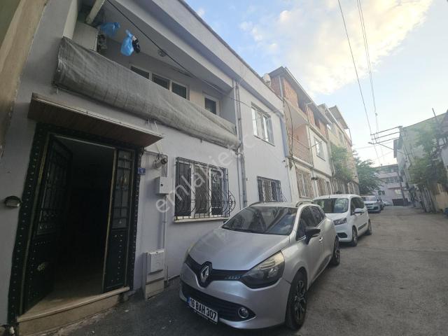 Kayalardan Çamlıcada amerikan Mutfak 2+1 Balkonlu Bahçekatı