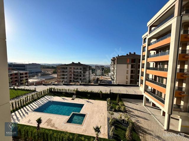 KAYALARDAN 2+1 KAYAPADADA LÜKS HAVUZLU SİTEİCİ ARAKAT DAİRE
