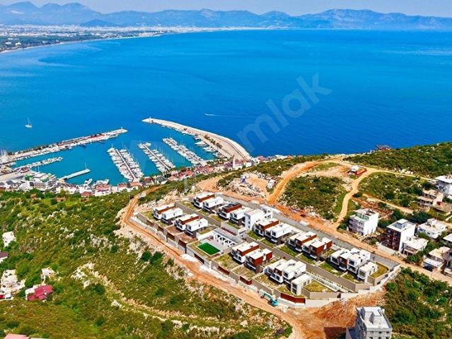 KAYALIK ZEMİNDE DENİZ MANZARALI ULTRA LÜKS BAHÇELİ 3+1 DAİRE