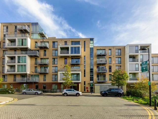 Kayani Avenue, London N4 1 bed flat to rent £2,150 pcm £496 pw