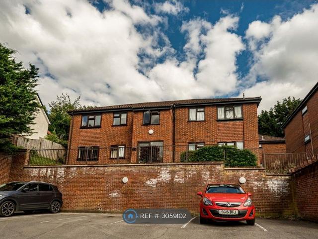 Kaybridge Close, High Wycombe HP13, 2 bed flat to rent, £1,275 pcm | PrimeLocation
