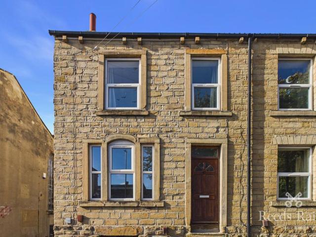 Kaye Street, West Yorkshire WF16 3 bed end of terrace house to rent £950 pcm £219 pw