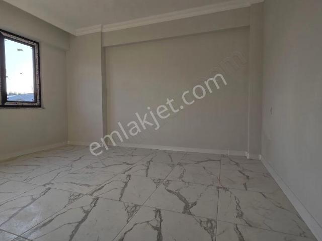 Kaymak Emlaktan Merkezi Konumda 3.kat Sıfır Kiralık Daire