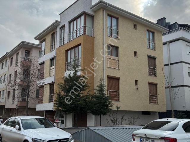 Kaymen Emlak Esogü Ye Çok Yakın 3+1 135 M2 Arakat Satılık Daire