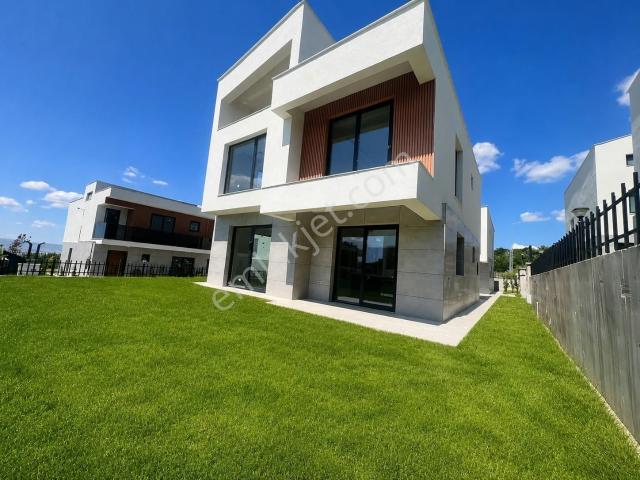Kayseri Hacılarda, Site İçerisinde 4 Adet Triplex Villa