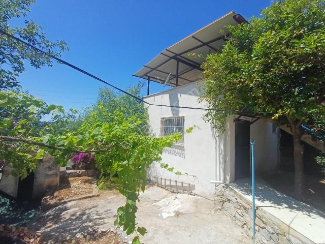 Kazıkli Mahallesinde Esyali Satilik 2+1 Köy Evi