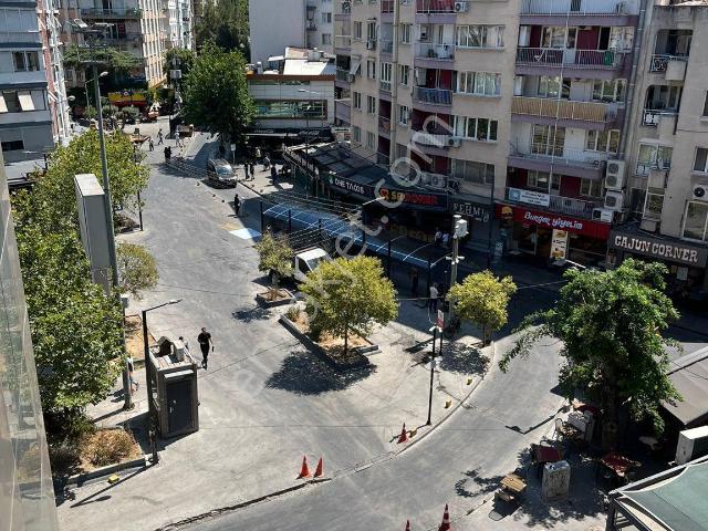 Kazım Dirik Küçük Parkta Eşyalı Kiralık