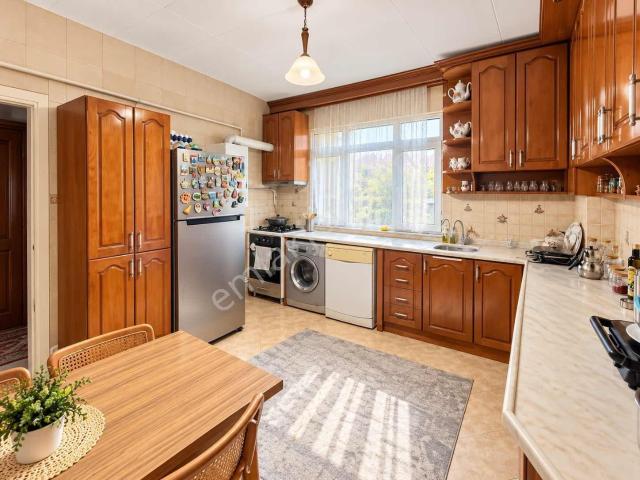 Kazım Karabekır Otobus Duraklarına Çok Yakın 4+1, 180m2 Kiralık