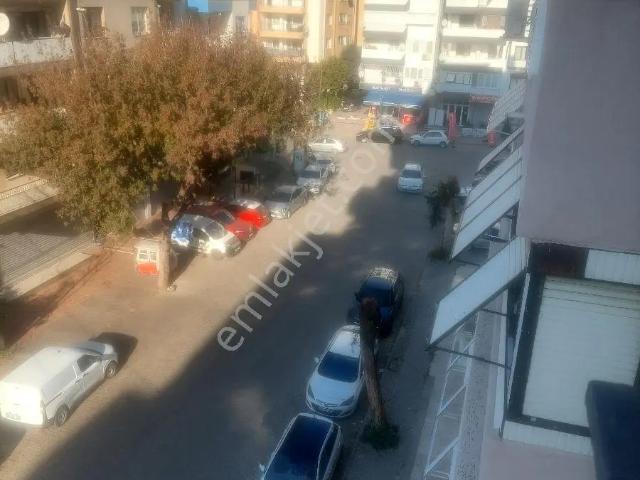 Kazımdirik Mah.de Bornova Pazaryri Yanı 2+1 Satılık Daire