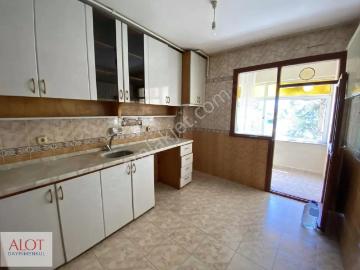 Kazdal Caddesi 2+1 Çift Balkonlu Aile Binasında Daire