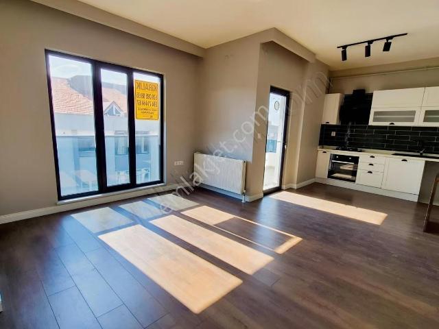 Keşan Merkezde Kiralık Emsalsiz Geniş Ve Ferah 1+1 Daire