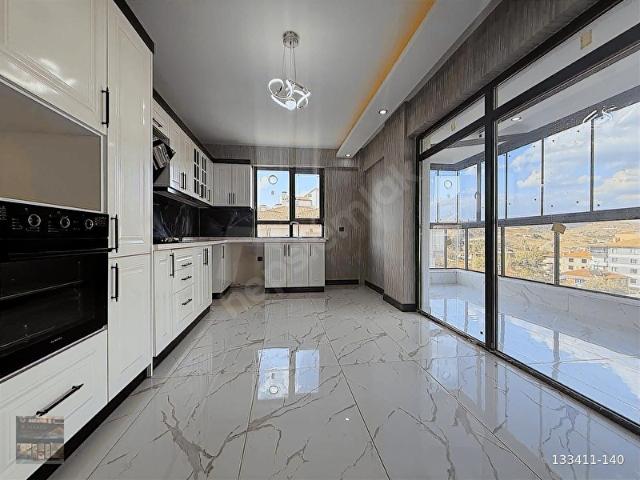 KEÇİÖREN MERKEZDE SIFIR BİNA ARA KAT 130 M2 LÜXS YAPILI 3+1 DAİR
