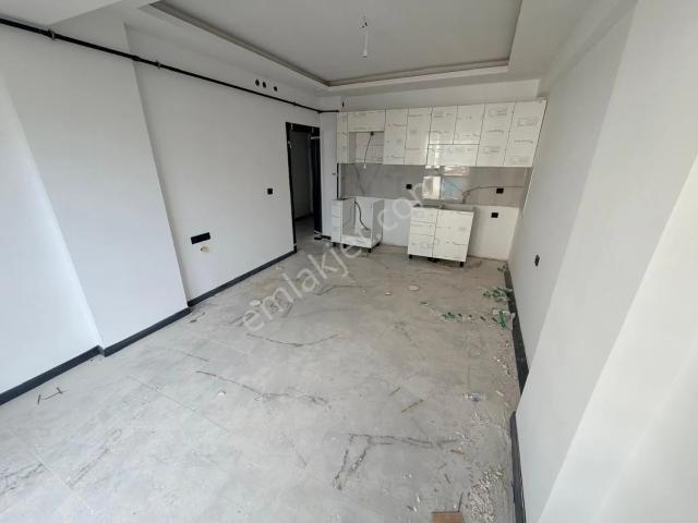Keçiöende Cadde Üstü 2+0 Sıfır Daire Bekara Uygundur Düzgün Aile Kiralık