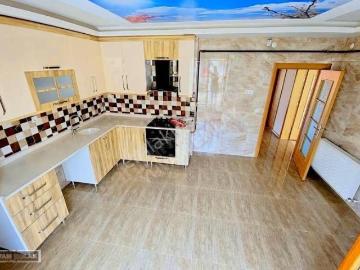 Keçiören Dutlukta Yeni Bina Kiralık 3+1 Orta Kat Evebeyn Banyo