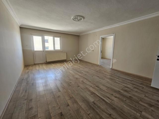 Keçiören Kuşcağız Da Cadde Üzeri Katta Kiralık 3+1