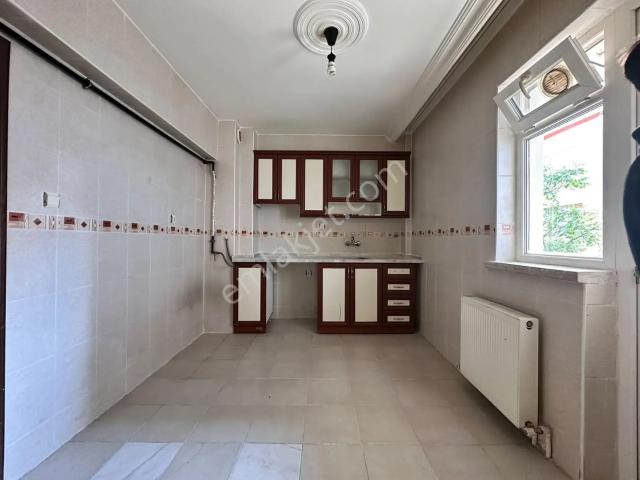 Keçiören'de Ara Katta Cadde Yakını Kiralık 3+1 Daire