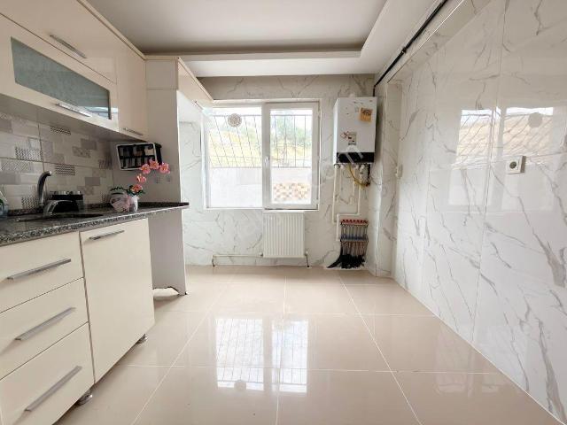 Keçiören'de Cadde Yakını Masrafsız Kat Konumunda 3+1 Kiralık Daire